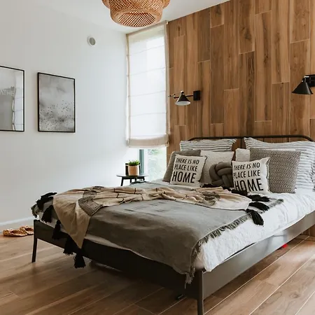 Lesny - Shuuumi Apartment